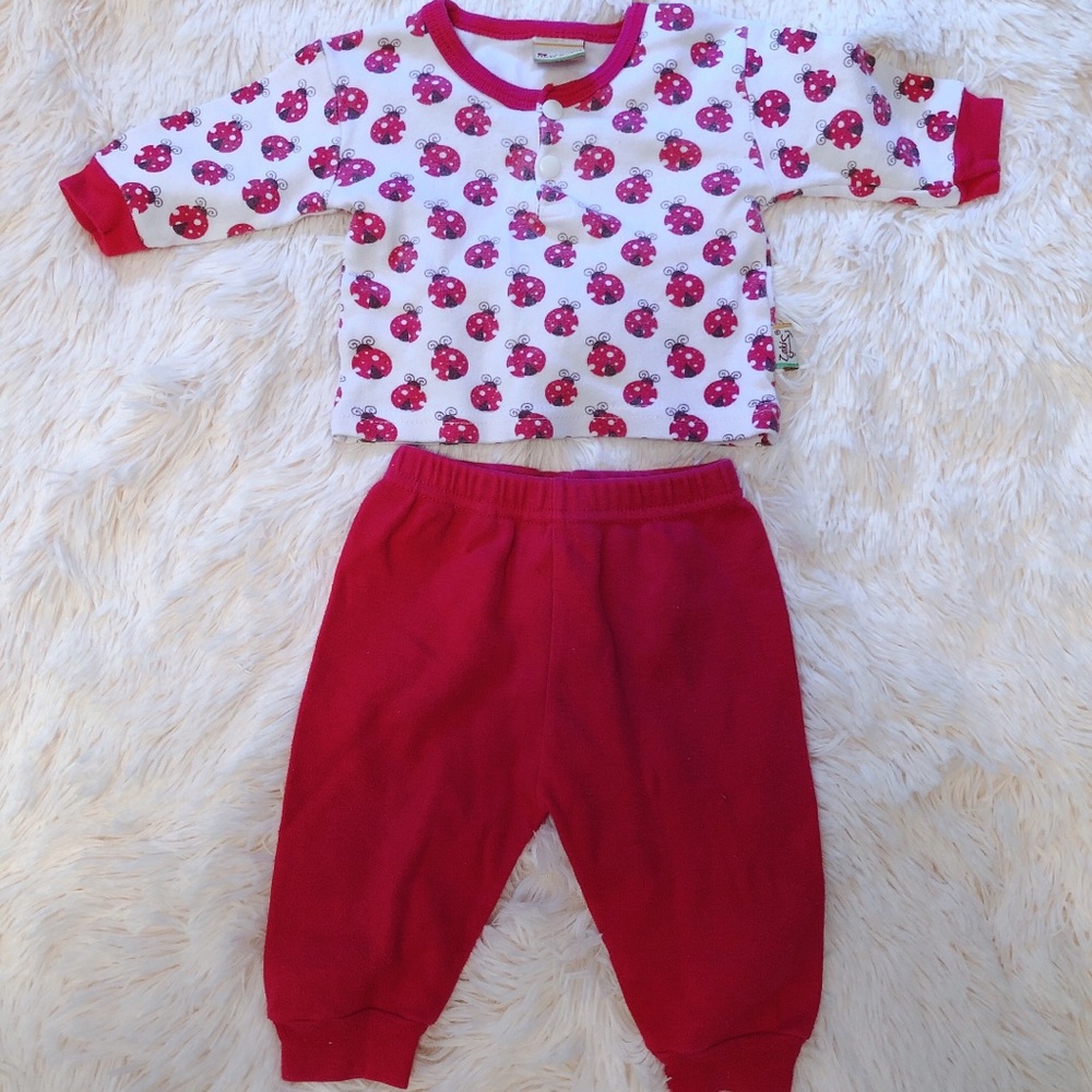 Newborn tops and bottoms pajamas.